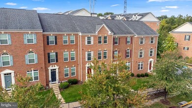 2313 Merseyside Dr in Woodbridge, VA - Foto de edificio - Building Photo
