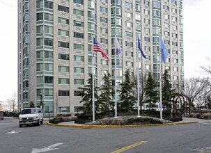 East Hampton in Jersey City, NJ - Foto de edificio - Building Photo