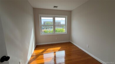 134 W Chester St in Long Beach, NY - Building Photo - Building Photo