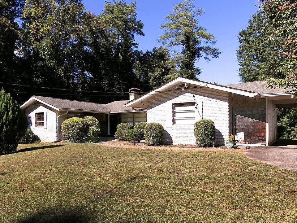 438 Carriage Dr NE in Atlanta, GA - Building Photo