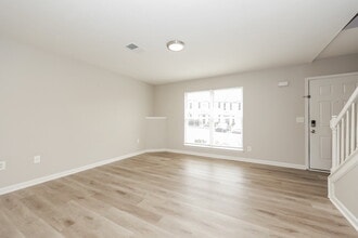 8023 Logan Dr in La Vergne, TN - Building Photo - Building Photo