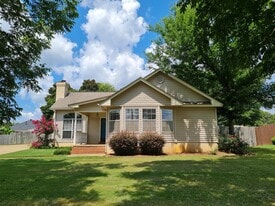 61 Old Orchard Rd in Deatsville, AL - Building Photo