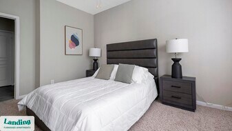 2500 Woodland Park Dr, Unit J302 in Houston, TX - Building Photo