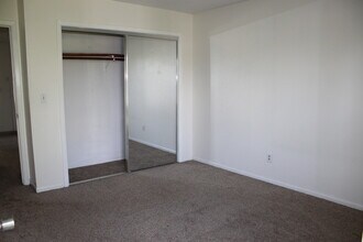 3221 E 43rd Ave, Unit B in Anchorage, AK - Building Photo - Building Photo