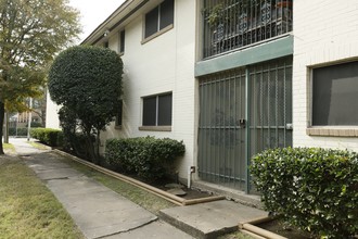 Avondale in Houston, TX - Building Photo - Building Photo