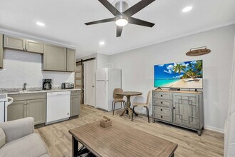 23 S Forest Beach Dr in Hilton Head Island, SC - Building Photo - Building Photo