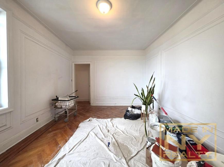 25-74-74 33rd St in Queens, NY - Building Photo
