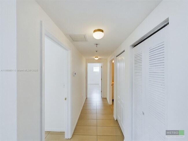 425 NE 30th St in Miami, FL - Building Photo - Building Photo