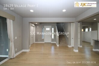 18429 Village Pkwy E in Bonney Lake, WA - Building Photo - Building Photo