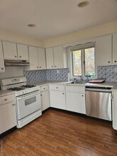 22 A Town Path in Glen Cove, NY - Building Photo - Building Photo