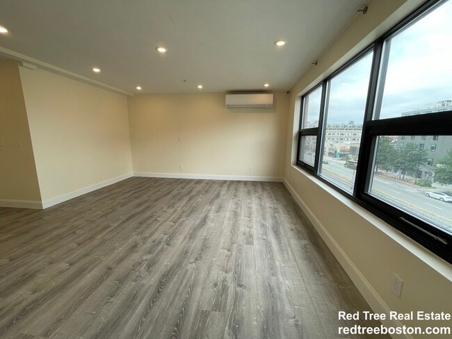 1022 Commonwealth Ave in Boston, MA - Building Photo - Building Photo