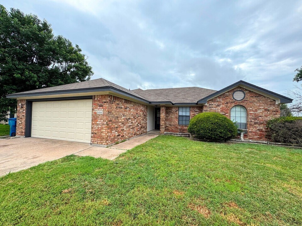 208 W Blancas Dr in Copperas Cove, TX - Foto de edificio