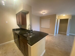 2851 N Oakland Forest Dr in Oakland Park, FL - Building Photo - Building Photo