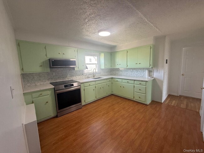 113 Parma Rd in Island Park, NY - Building Photo - Building Photo