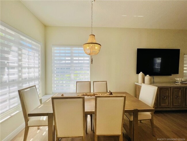 411 NE Plantation Rd in Stuart, FL - Foto de edificio - Building Photo