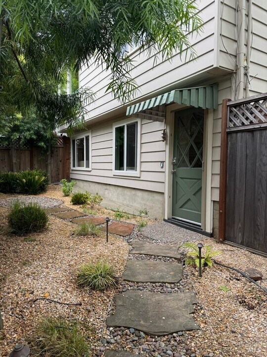 435 E Blithedale Ave in Mill Valley, CA - Building Photo