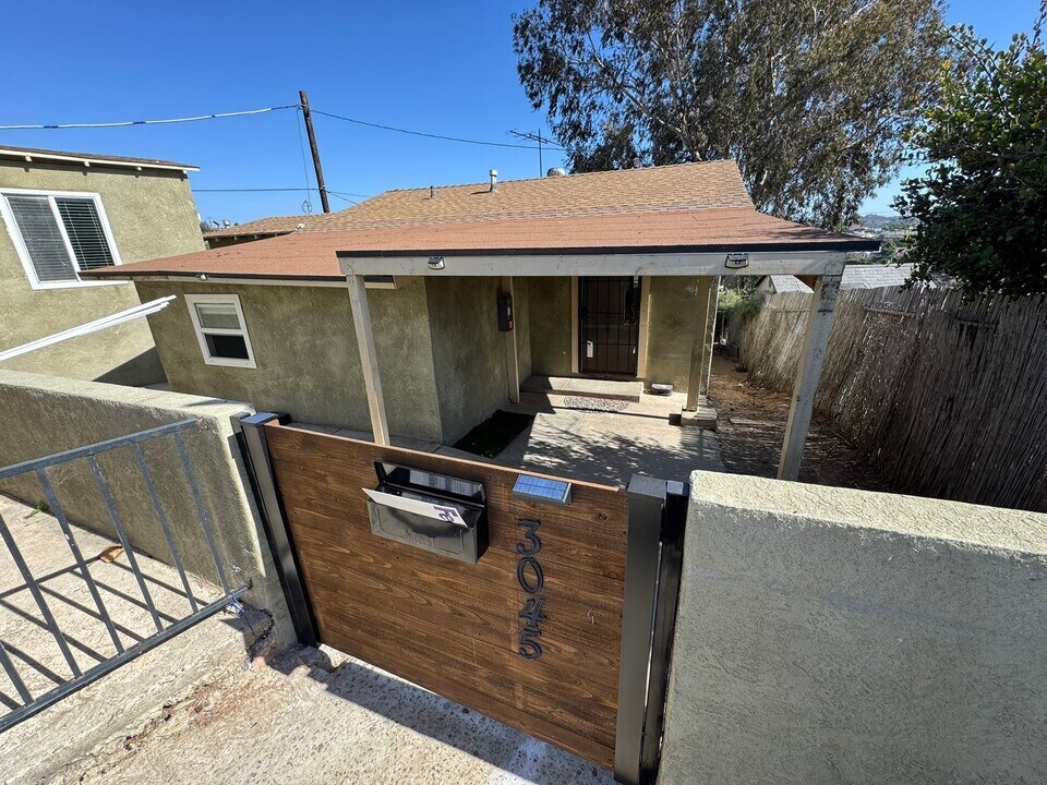 3035 Baker Pl-Unit -3045 in National City, CA - Building Photo