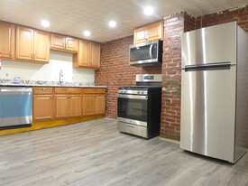 95 Bragdon St, Unit 2 Apartamentos