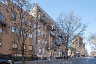 562 Bedford Ave in Brooklyn, NY - Building Photo - Building Photo