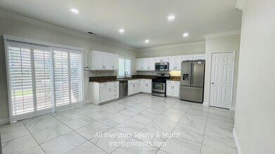 388 Monte Vista Way in Oceanside, CA - Building Photo - Building Photo