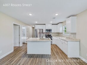 4007 Rogers St in North Little Rock, AR - Building Photo - Building Photo