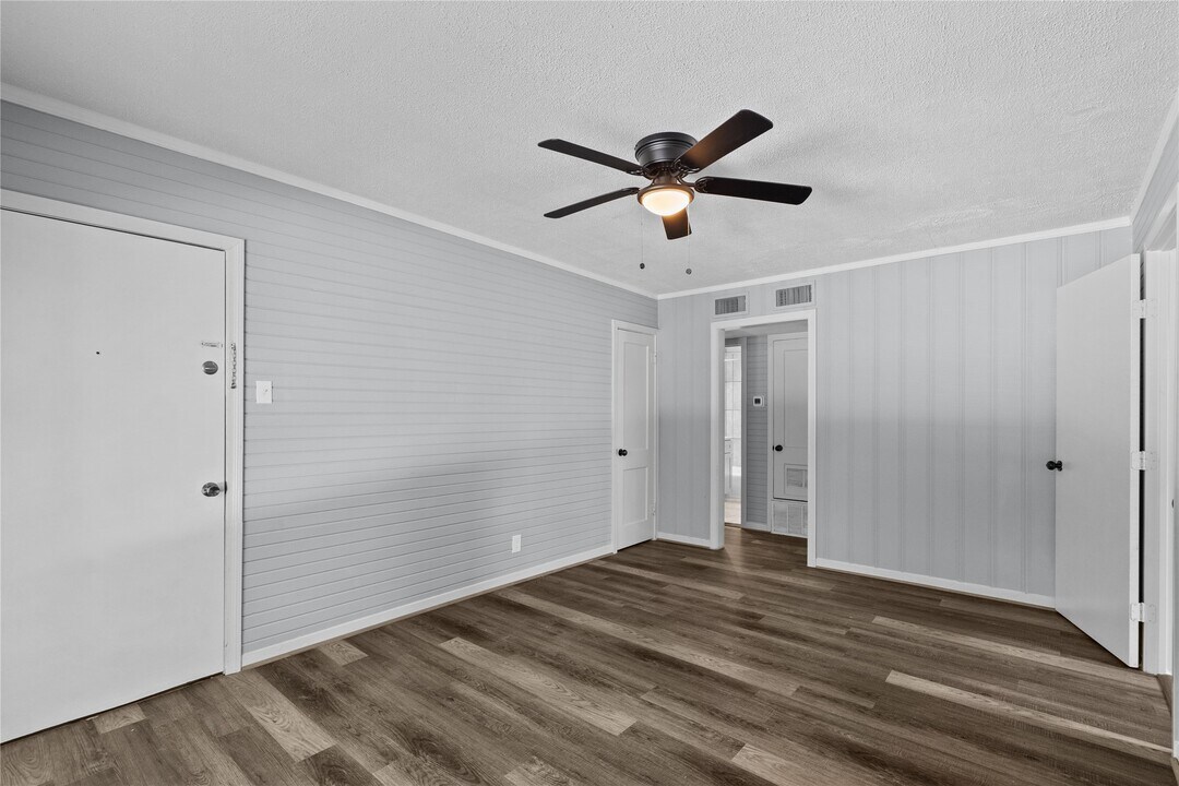 2324 Cedar Dr in La Marque, TX - Building Photo