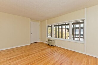 588 Hawthorn Pl in Chicago, IL - Building Photo - Building Photo