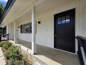 1998 Number 2 Canyon Rd in Wenatchee, WA - Building Photo - Building Photo
