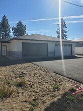 16 E 7th St in Deer Park, WA - Building Photo - Building Photo