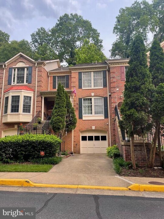 7517 Westmore Dr in Springfield, VA - Building Photo