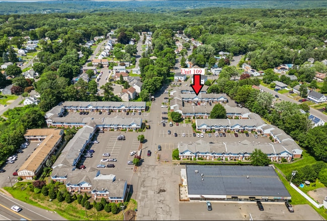 975 Meriden Rd, Unit 109 in Waterbury, CT - Building Photo - Building Photo