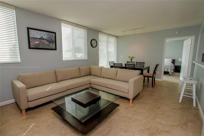 7800 Collins Ave in Miami, FL - Building Photo - Building Photo