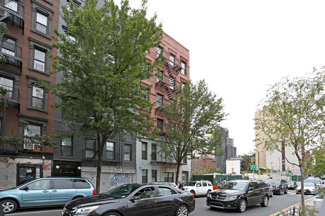 414 W 36th St in New York, NY - Building Photo - Building Photo