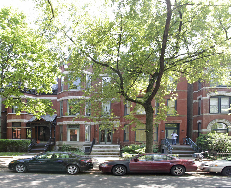 633 W Fullerton Pky in Chicago, IL - Foto de edificio