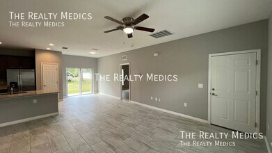674 Toni St SW in Palm Bay, FL - Building Photo - Building Photo