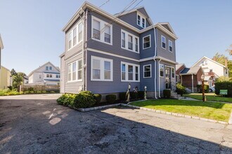 13 Woodrow Ave, Unit 1 in Newton, MA - Foto de edificio - Building Photo