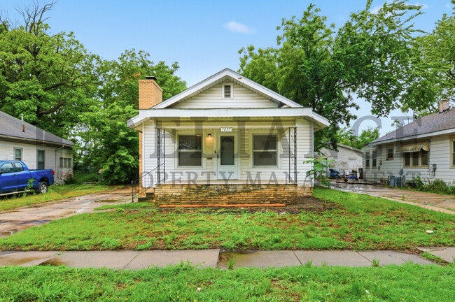 property at 1425 S Laura Ave