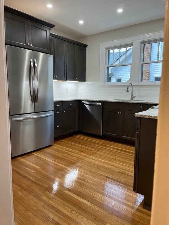 10 Huntington Pl in New Hartford, NY - Building Photo