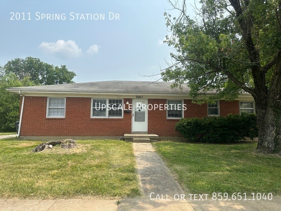 2011 Spring Station Dr in Lexington, KY - Building Photo