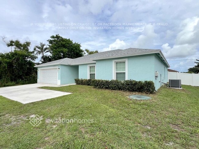1021 SE Airoso Blvd in Port St. Lucie, FL - Building Photo - Building Photo