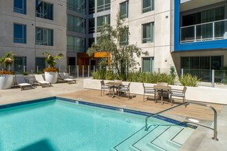 1400 FIG Apartments in Los Angeles, CA - Building Photo - Building Photo