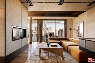 1155 S Grand Ave in Los Angeles, CA - Building Photo - Building Photo