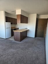 980 Eisenhower Rd in Hiawatha, IA - Building Photo - Building Photo