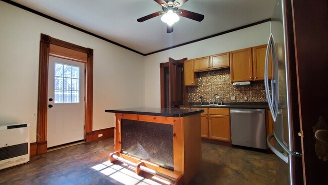 57 Park St, Unit 15 in Malone, NY - Foto de edificio - Building Photo