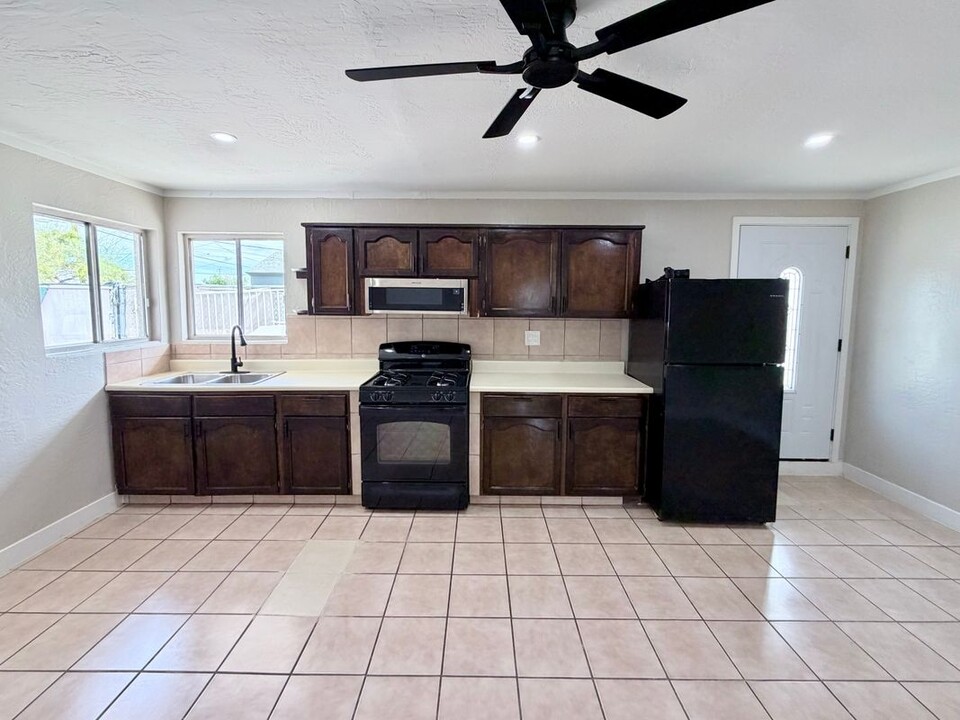 2324 W Maricopa St in Phoenix, AZ - Foto de edificio