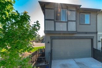 3127 SW 28th St in Redmond, OR - Foto de edificio - Building Photo