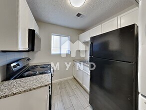 379 Elm St NW in Atlanta, GA - Foto de edificio - Building Photo