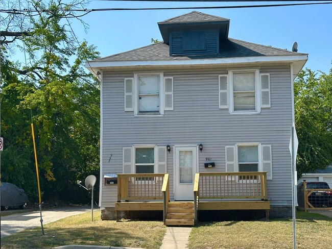 property at 961-963 Eastern Ave SE