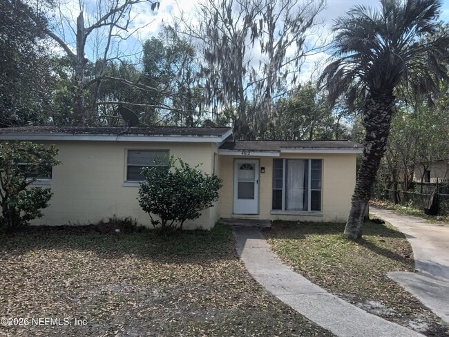 property at 4612 Roanoke Blvd