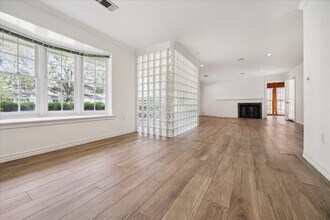 4025 Essex Ln in Houston, TX - Building Photo - Building Photo